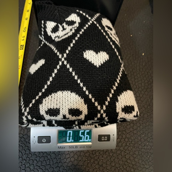 Black and white skulls and hearts, hot topic vest size small‎ - Picture 7 of 7